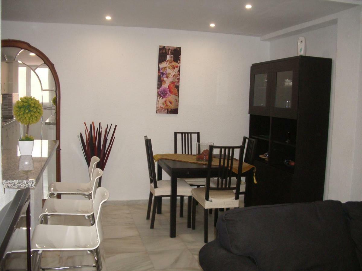 Paseo Maritimo De Poniente Apartment Malaga Exterior photo